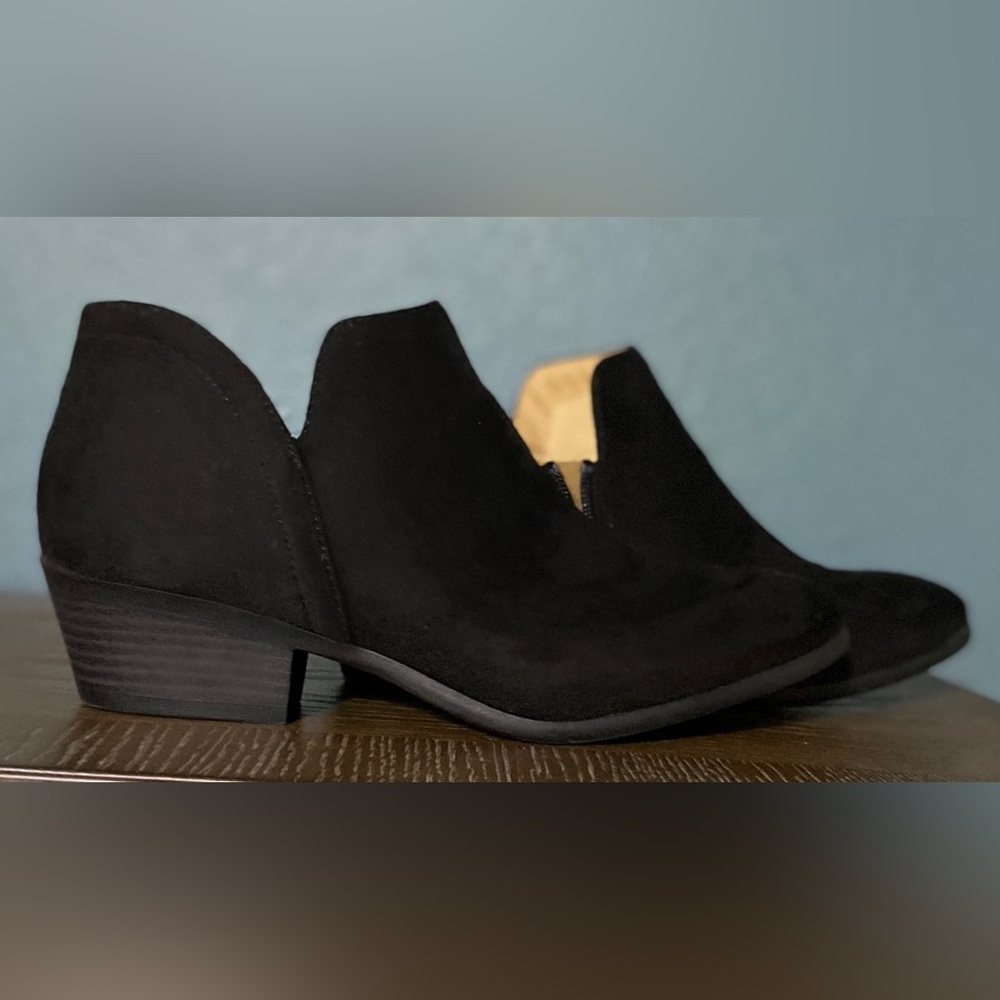Ankle Boots women’s, Black Suede, Brand: unr8ed Size: 9.5, Worn once